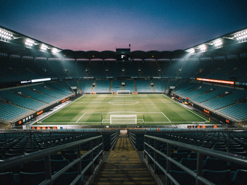 philadelphia-eagles-clowney-free-agency-0327 Philadelphia Eagles defensive lineman rushing the passer during an NFL game in 2026